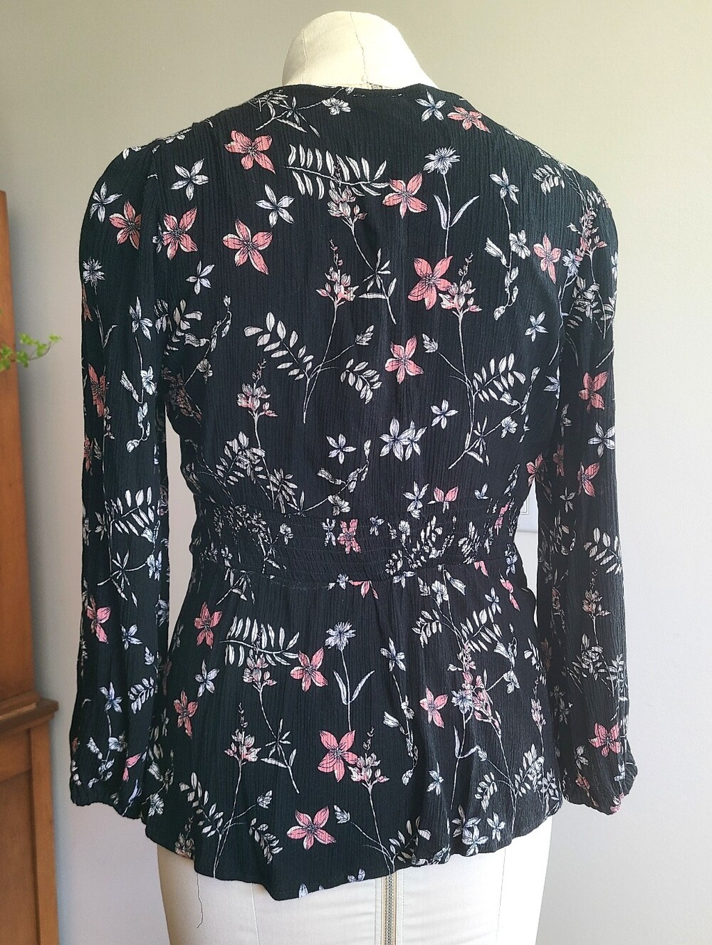 Kismet Black Floral Blouse W. Buttons - Picture 7 of 16